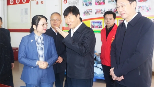 廣西壯族自治區(qū)黨委委員、常委、副書記劉小明蒞臨百裕集團環(huán)江車間調(diào)研
