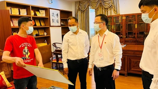 惠安縣委常委、組織部部長洪亞清蒞臨百裕集團(tuán)研發(fā)中心調(diào)研指導(dǎo)工作